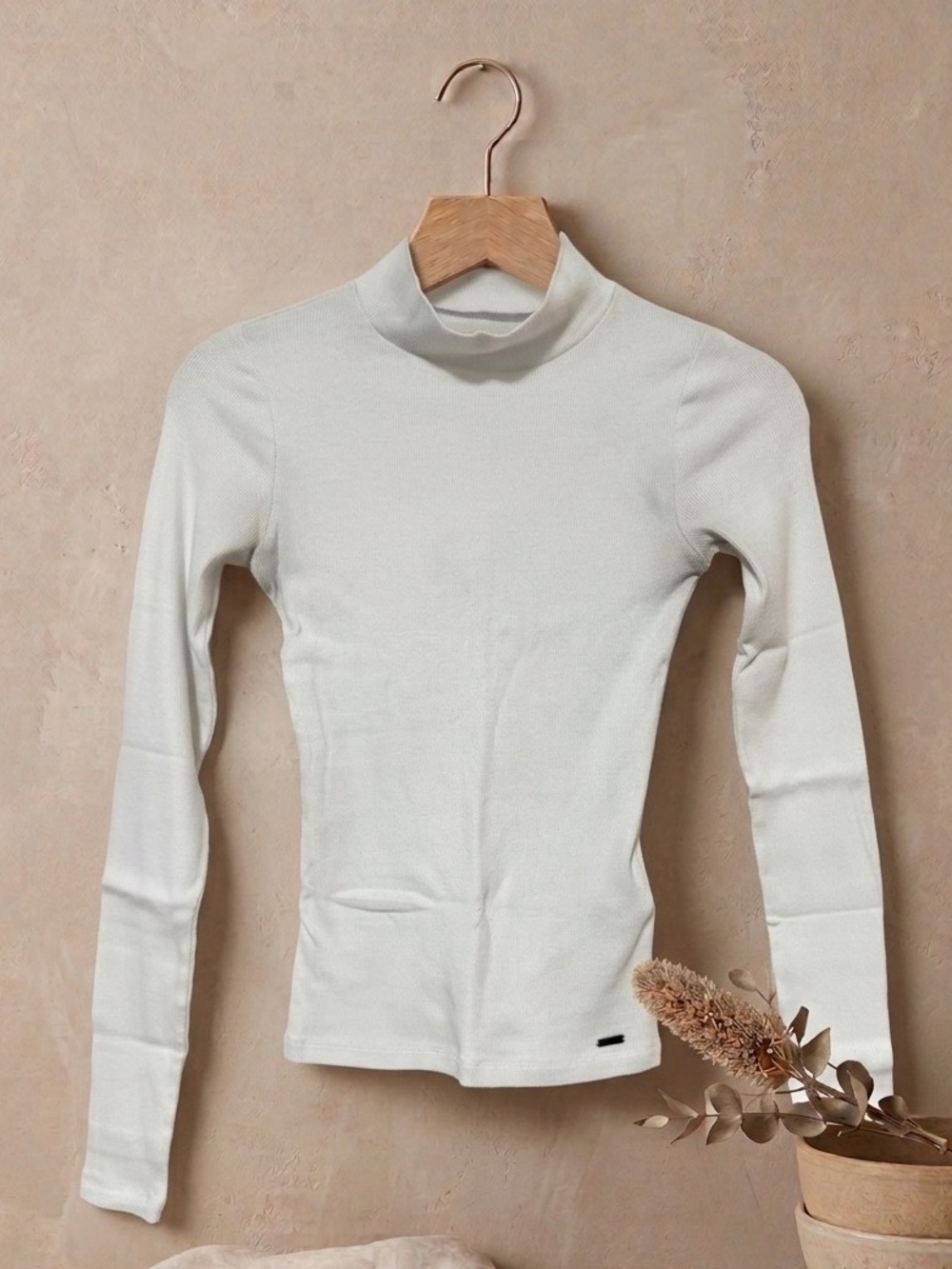 Hollister Women's White Long-Sleeve Mock Neck Top
